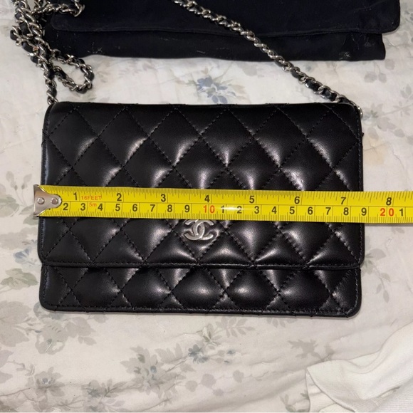 Chanel crossbody gorgeous bag. Maybe used a few times. - Picture 11 of 14